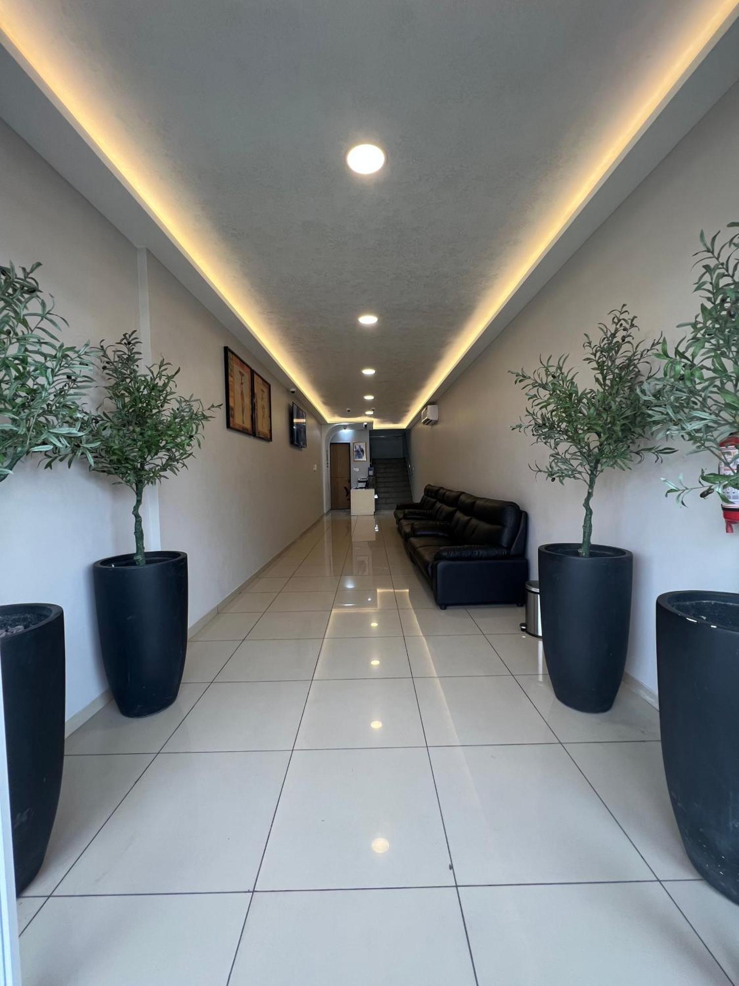 Ixoras Hotel Victoire Kinshasa Bagian luar foto