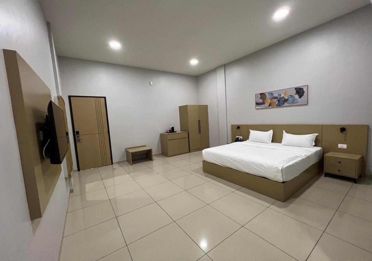 Ixoras Hotel Victoire Kinshasa Bagian luar foto