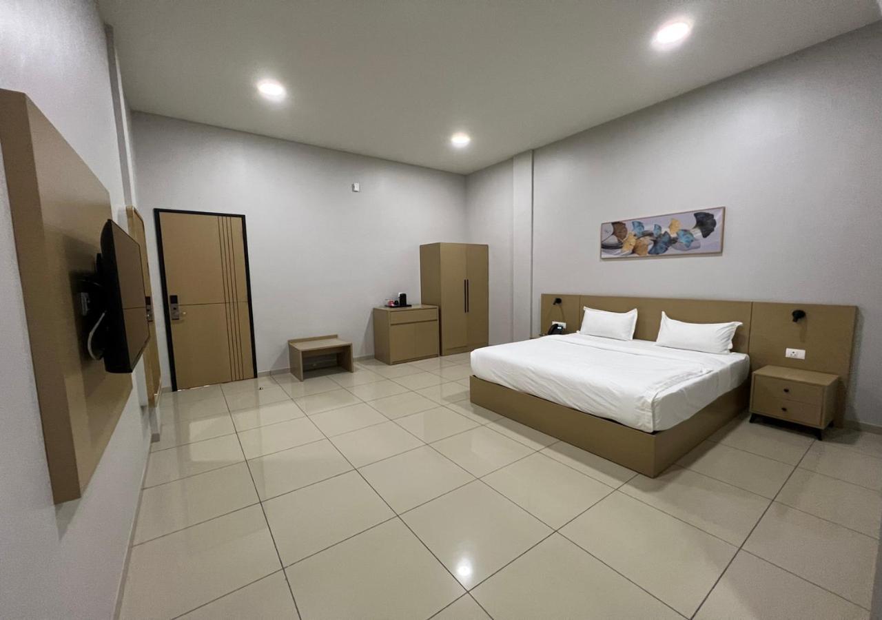 Ixoras Hotel Victoire Kinshasa Bagian luar foto