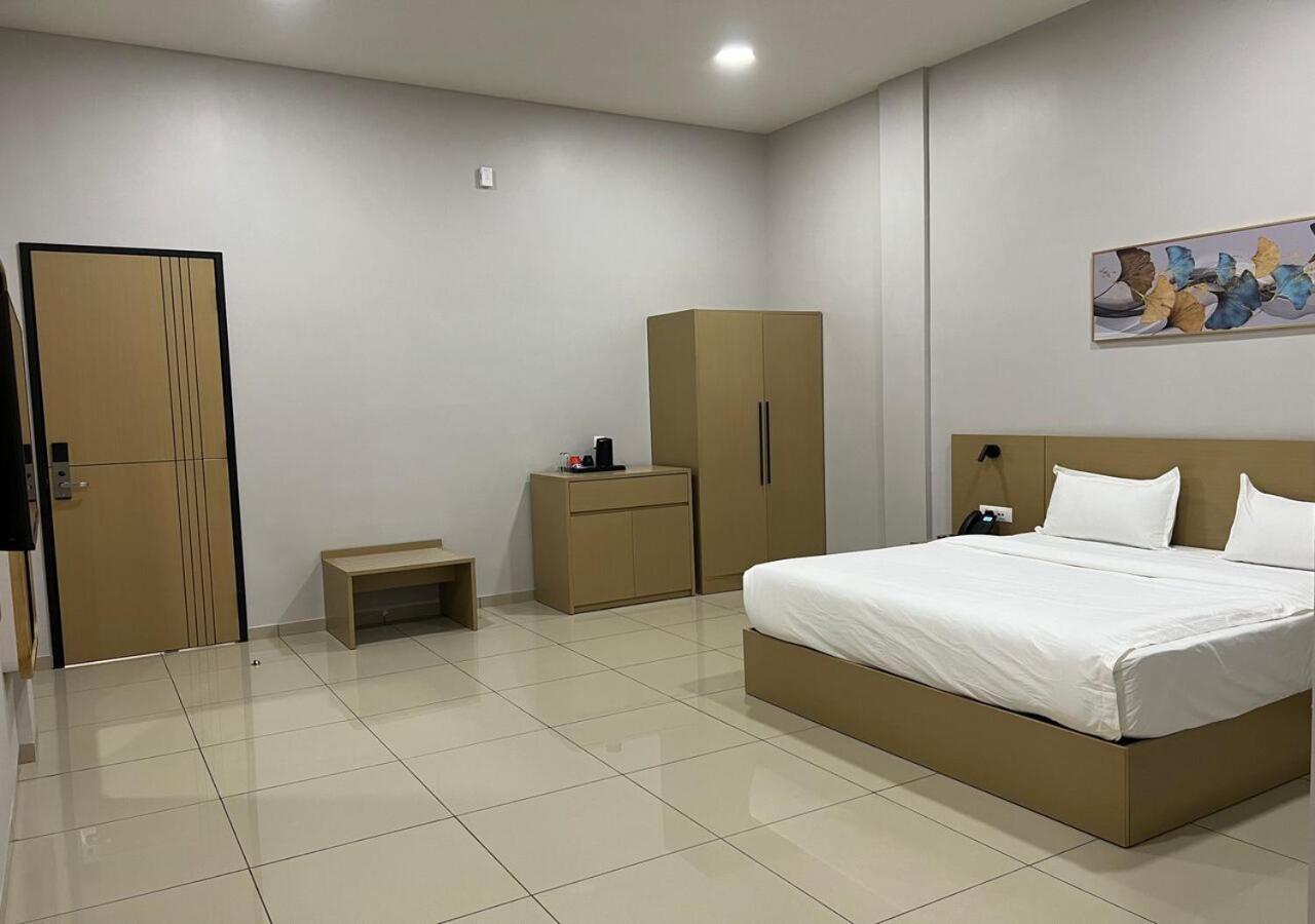 Ixoras Hotel Victoire Kinshasa Bagian luar foto