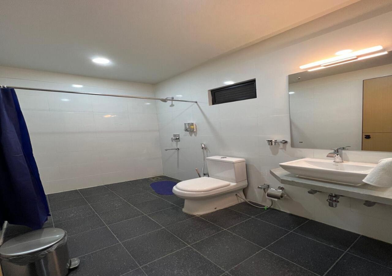 Ixoras Hotel Victoire Kinshasa Bagian luar foto